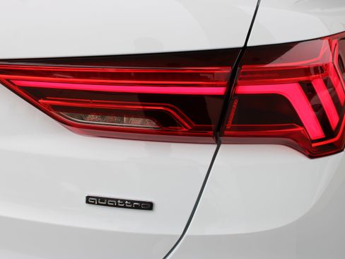 Certified 2025 Audi Q3 2.0T Premium w/ Convenience Package AWD/4WD image 11