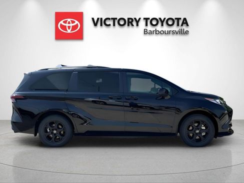 Used 2025 Toyota Sienna XLE Woodland Edition image 3