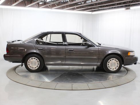 Used 1992 Nissan Maxima SE image 8