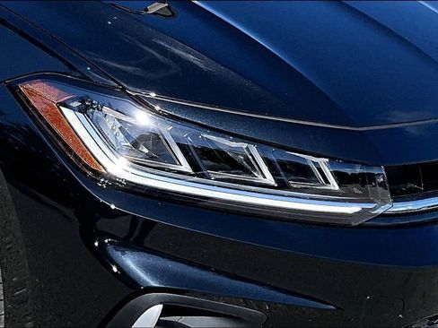 New 2026 Volkswagen Jetta SE FWD image 12