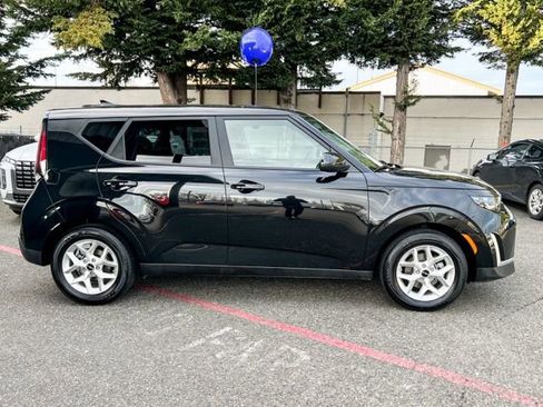 Certified 2023 Kia Soul LX w/ LX Technology Package image 7