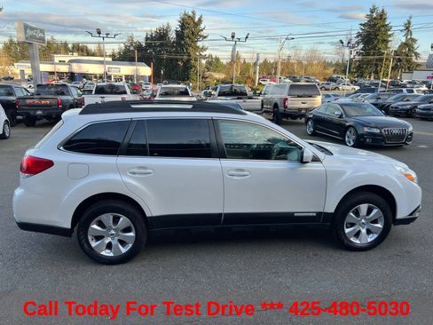 Used 2012 Subaru Outback 3.6R Limited AWD/4WD image 8