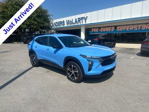 Used 2024 Chevrolet Trax RS w/ Driver Confidence Package FWD image 1