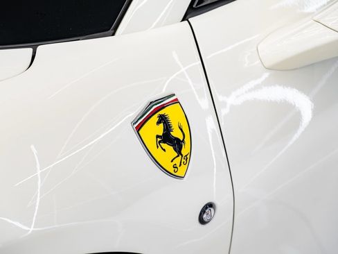 Used 2022 Ferrari F8 Tributo RWD image 9