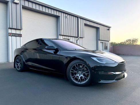 Used 2023 Tesla Model S Standard Range image 2