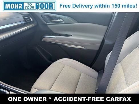 Used 2025 Chevrolet Traverse LT image 27