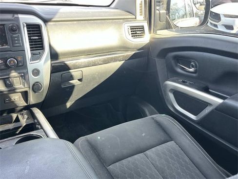 Used 2019 Nissan Titan SV w/ SV Convenience Package image 14
