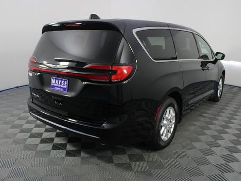 New 2026 Chrysler Pacifica Select image 27