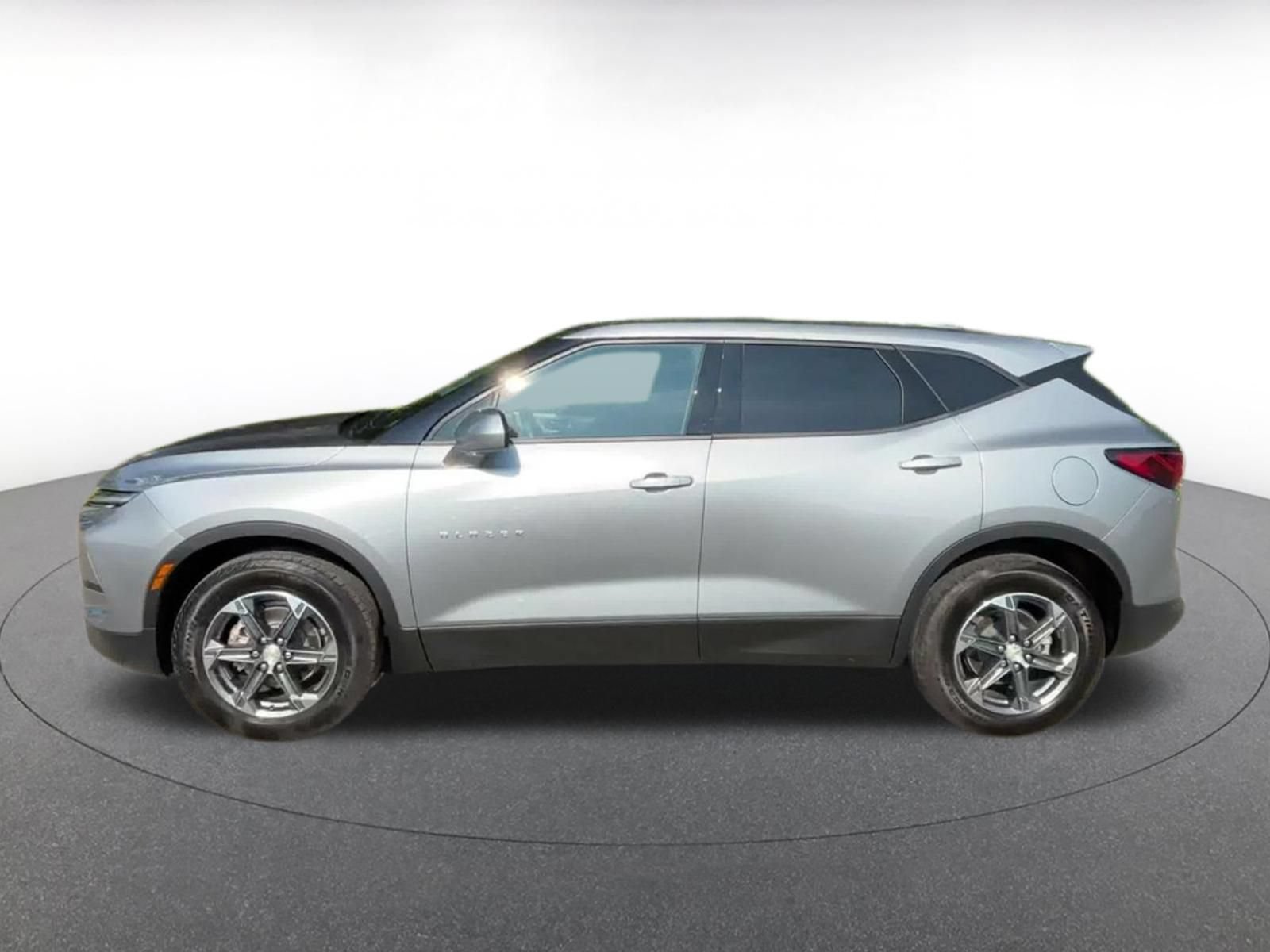 Used 2025 Chevrolet Blazer LT FWD image 8