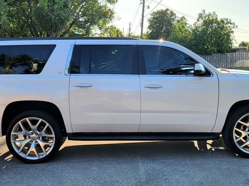 Used 2017 Chevrolet Suburban LT RWD image 11