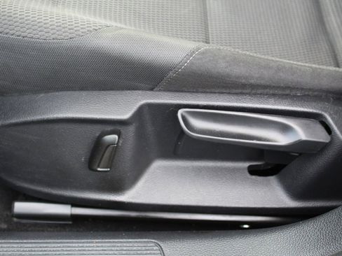 Used 2019 Volkswagen Golf S AWD/4WD image 27