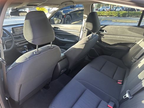 Used 2022 Nissan Altima 2.5 SV image 11