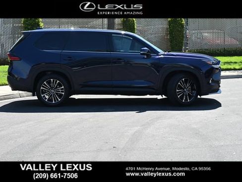 Used 2025 Toyota Grand Highlander AWD Hybrid image 3