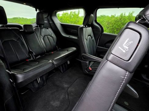 Used 2025 Chrysler Pacifica Select FWD image 56