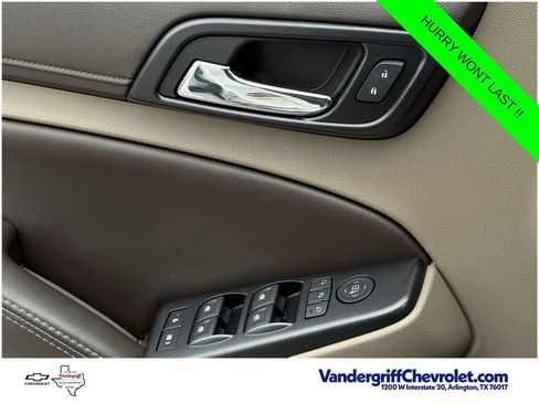 Used 2017 Chevrolet Suburban LT RWD image 16