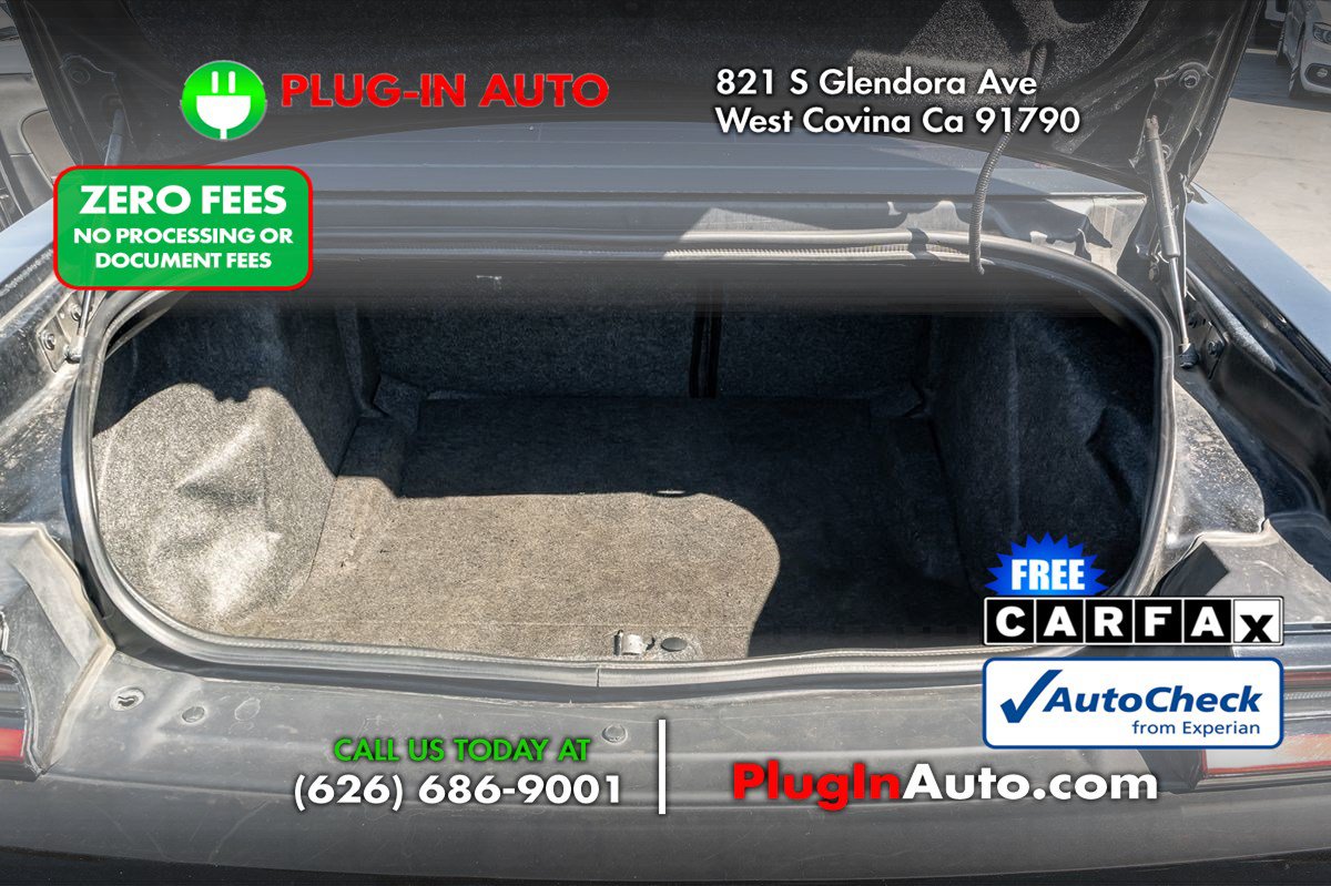 Used 2023 Dodge Challenger SXT RWD image 11