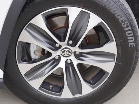 Certified 2025 Toyota Highlander XLE image 14