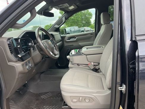 Used 2022 Chevrolet Silverado 1500 LT AWD/4WD image 17