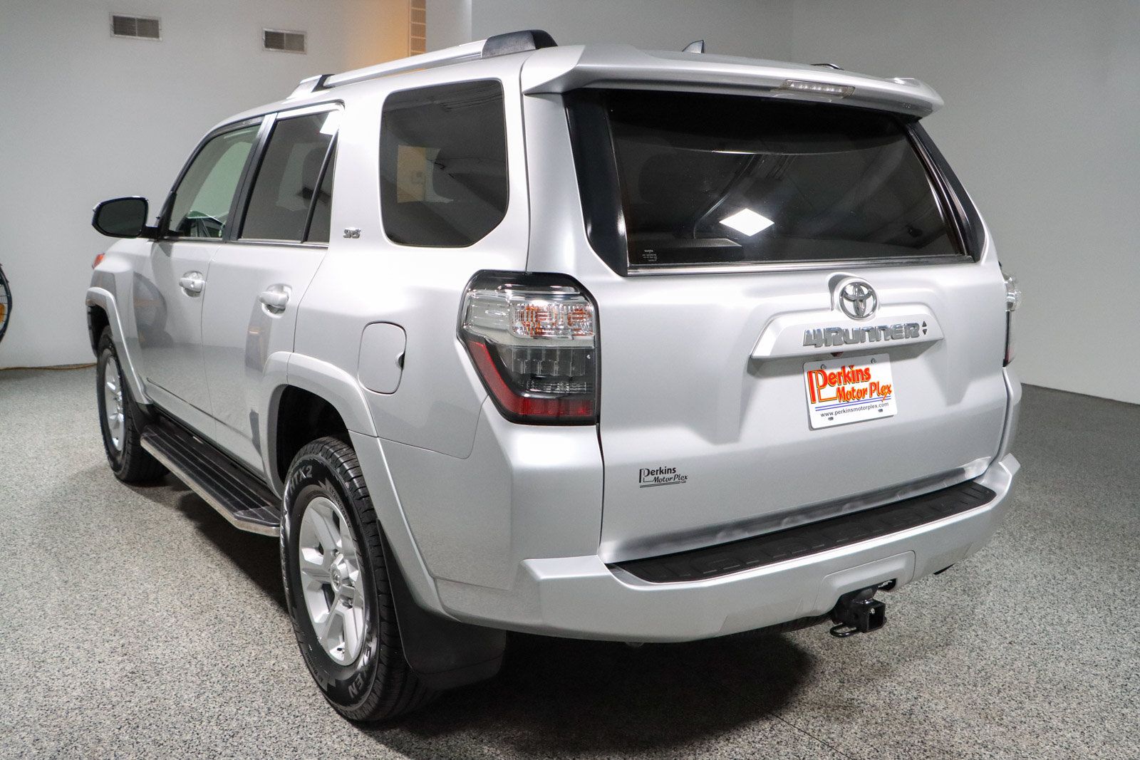 Used 2021 Toyota 4Runner SR5 AWD/4WD image 9