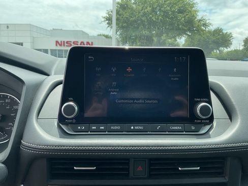 Used 2025 Nissan Rogue SV FWD image 25