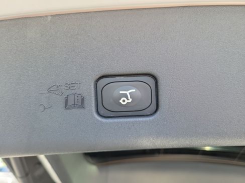 Used 2025 Lincoln Nautilus Reserve AWD/4WD image 11