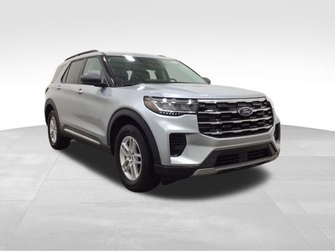 Used 2025 Ford Explorer Active AWD/4WD image 5