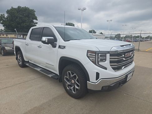 Used 2023 GMC Sierra 1500 SLT w/ SLT Premium Plus Package AWD/4WD image 2