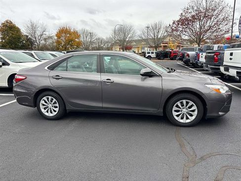 Used 2016 Toyota Camry LE image 2