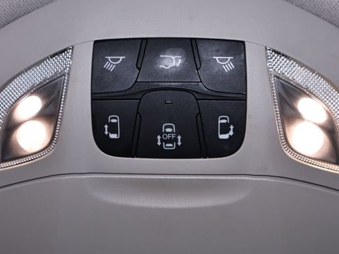 Used 2017 Chrysler Pacifica Touring FWD image 35