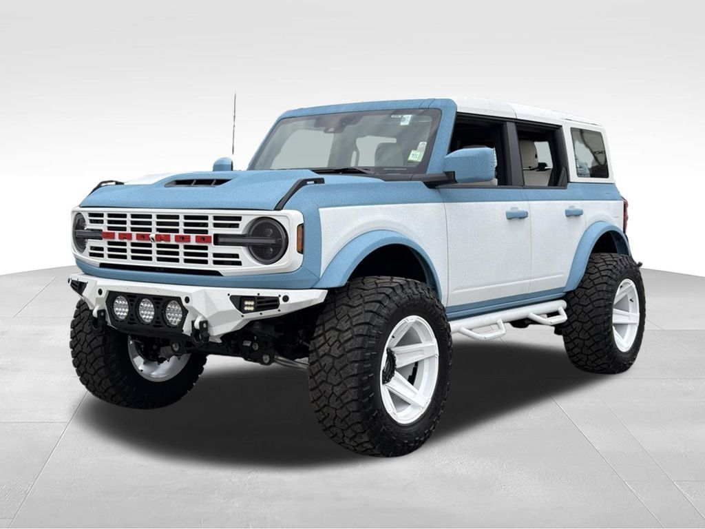 Used 2025 Ford Bronco 4-Door AWD/4WD image 3