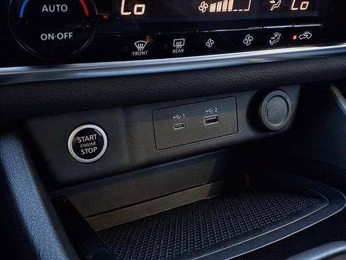 Used 2023 Nissan Rogue SV image 10