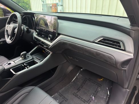 Used 2025 Lexus TX 500h AWD w/ Technology Package image 14