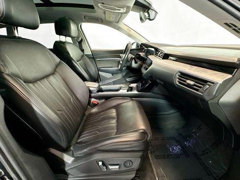 Used 2021 Audi e-tron Prestige w/ Prestige Package image 27