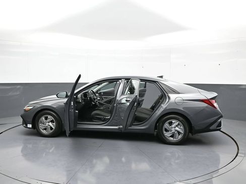 Certified 2025 Hyundai Elantra SE FWD image 42