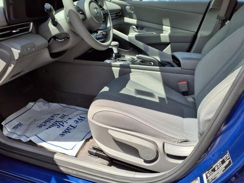 Used 2023 Hyundai Elantra SEL w/ Preferred Accessory Package image 15