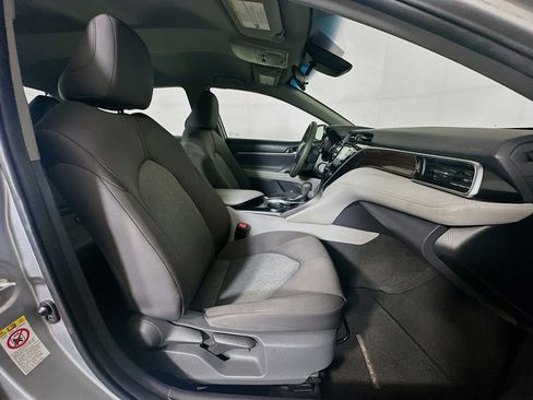 Used 2018 Toyota Camry LE image 29