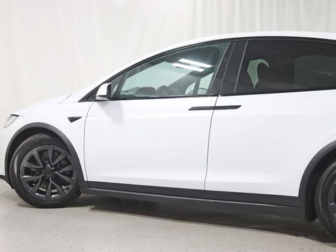 Used 2022 Tesla Model X image 12