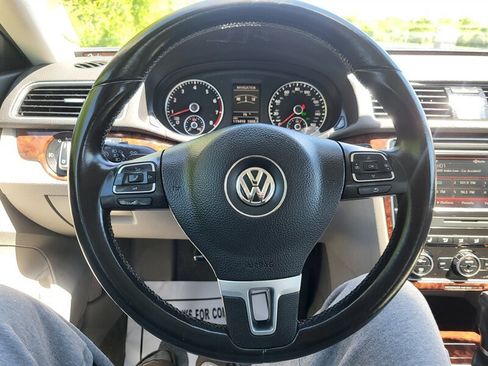 Used 2012 Volkswagen Passat 3.6 SEL Premium FWD image 16