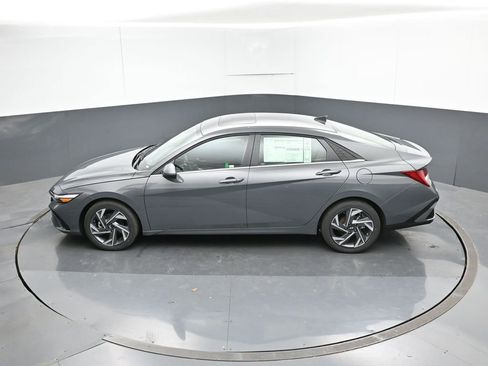 New 2026 Hyundai Elantra Limited image 19