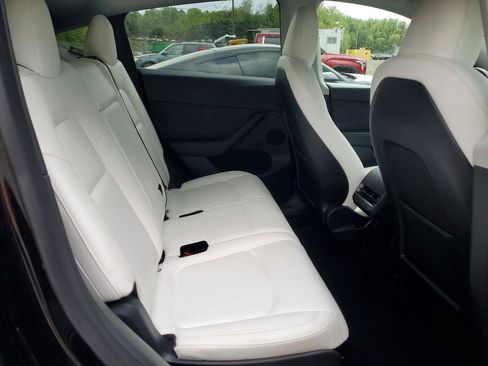 Used 2023 Tesla Model Y AWD image 7