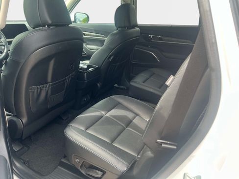Certified 2024 Kia Telluride SX w/ Towing Package FWD image 10