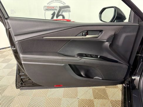 Used 2025 Toyota Camry LE image 10