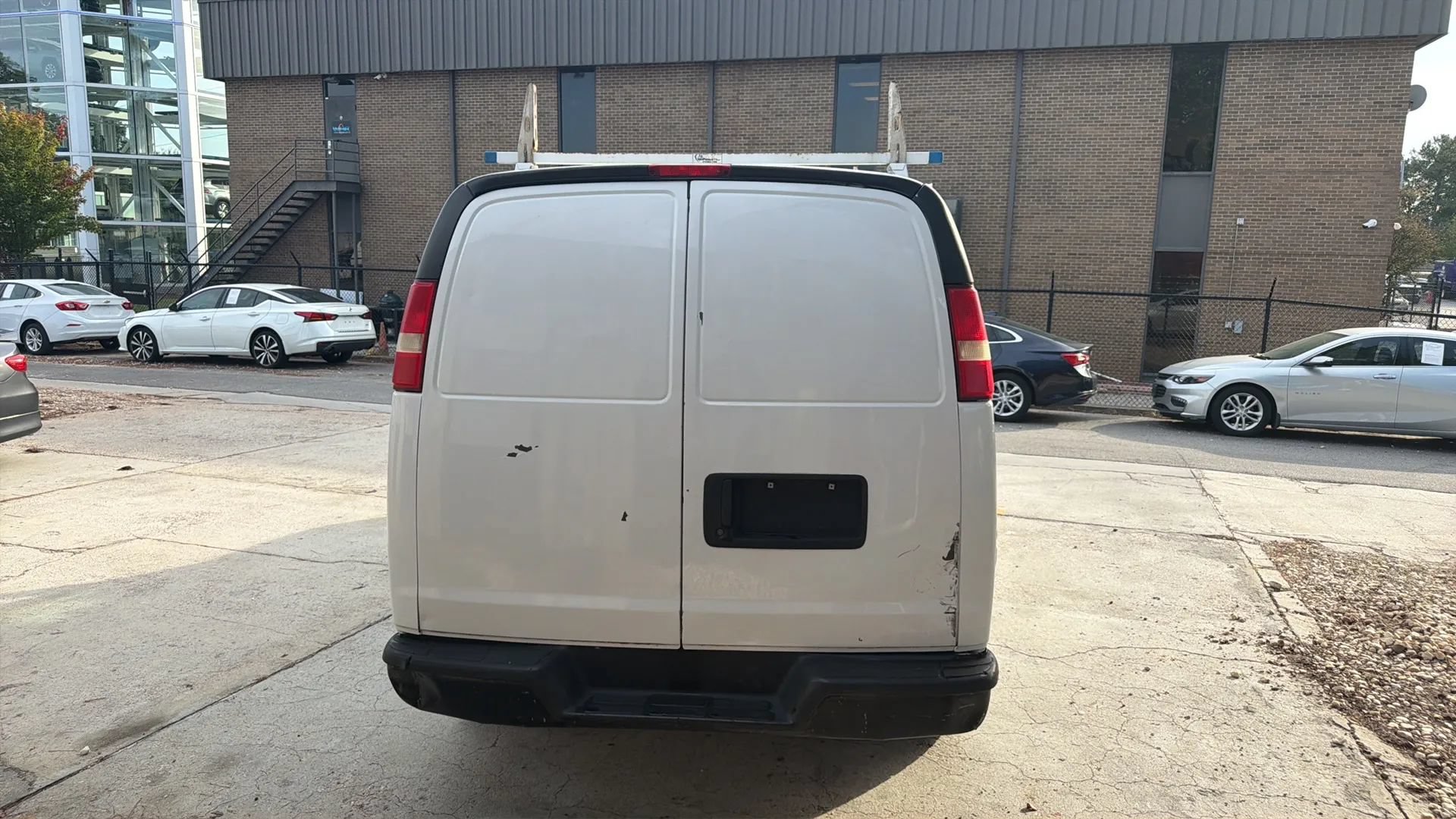 Used 2010 Chevrolet Express 2500 RWD image 4