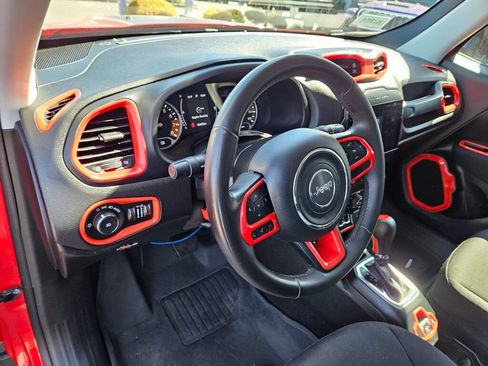 Used 2020 Jeep Renegade Latitude w/ Popular Equipment Group AWD/4WD image 17