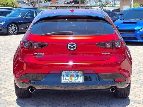 Used 2019 MAZDA MAZDA3 Hatchback w/ Preferred Package FWD image 4
