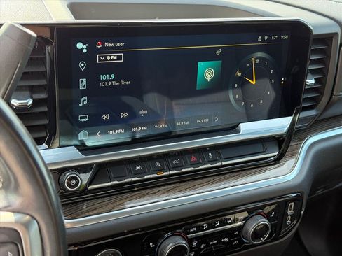 Used 2022 Chevrolet Silverado 1500 LT AWD/4WD image 14
