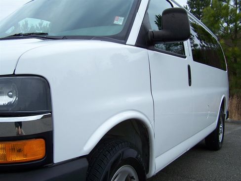 Used 2017 Chevrolet Express 2500 LT w/ LT Preferred Equipment Group image 12