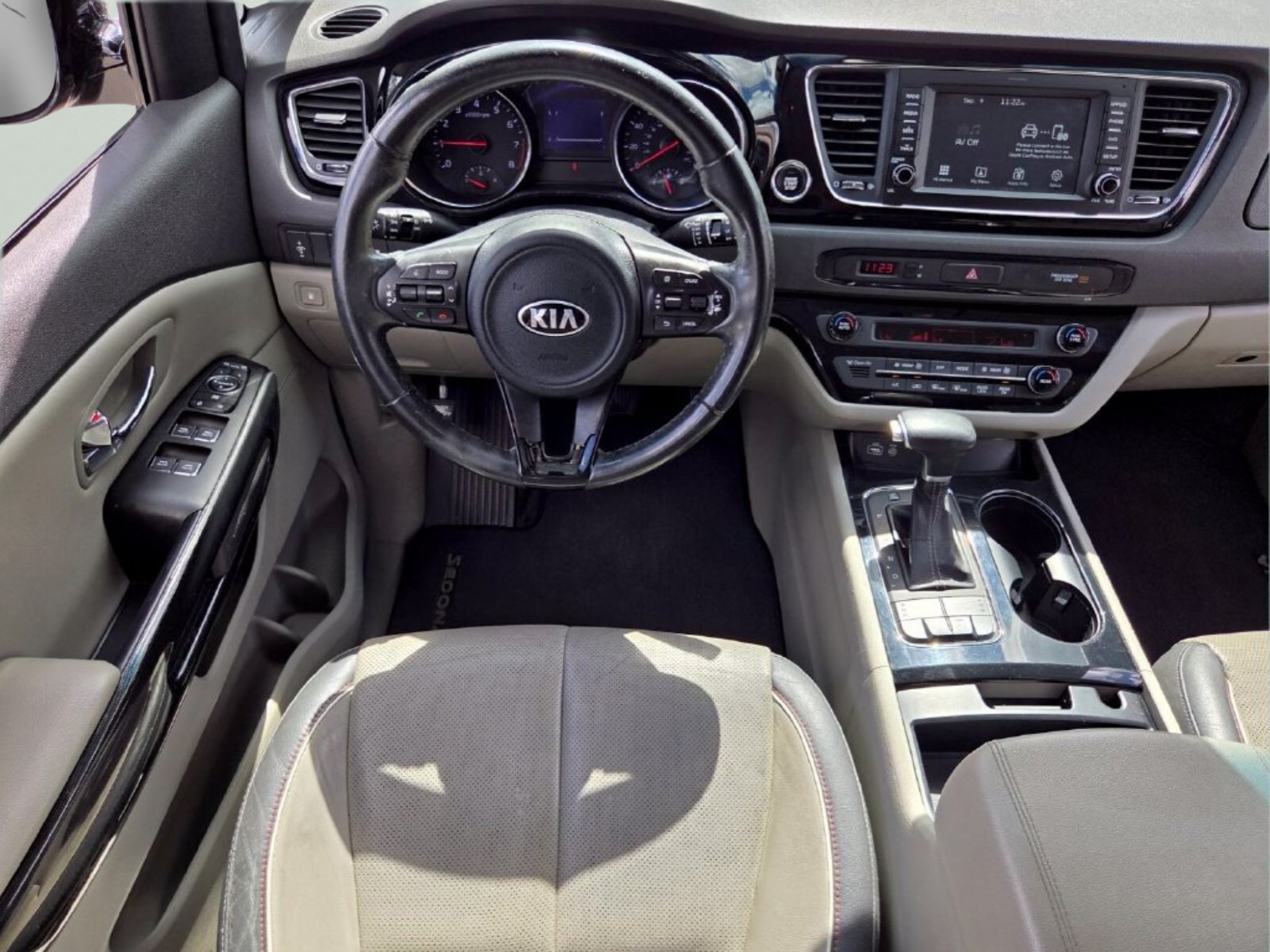Used 2017 Kia Sedona EX FWD image 12