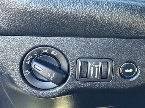 Used 2017 Dodge Challenger R/T image 22