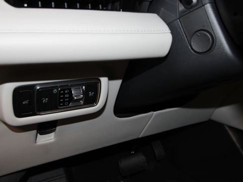 New 2026 Lincoln Nautilus Premier image 8